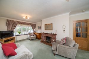 LOUNGE/DINER- click for photo gallery